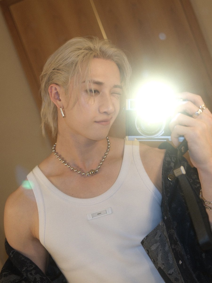 Fatalite_SKZ's tweet photo. 방찬 특 : 윙크는 왼쪽 눈으로만 함 https://t.co/r0q0Yc2fJO