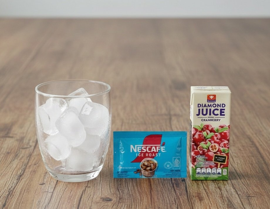Cobain ini deh:
Nescafe Ice Roast (2 sachet)
Diamond Juice Cranbery (1 pcs)
Segelas Es batu

Campurin semua ga usah ditambah air. Rasanya mirip2 kopi mahal Berry ****** americano itu, serius.

Yang udah coba boleh kasih testinoni dan komentarnya.