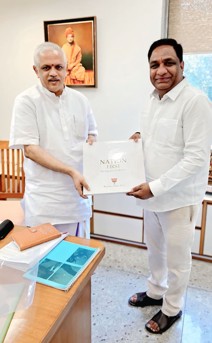 ManishdixitBJP's tweet photo. @BJP4India  के राष्ट्रीय महामंत्री (संगठन)
श्री @blsanthoshofficial जी को जन्मदिन की हार्दिक बधाई एवं शुभकामनाएं।
ईश्वर से आपके उत्तम स्वास्थ्य, दीर्घायु एवं यशस्वी जीवन की कामना करता हूँ। https://t.co/9Ut3ztAqYj