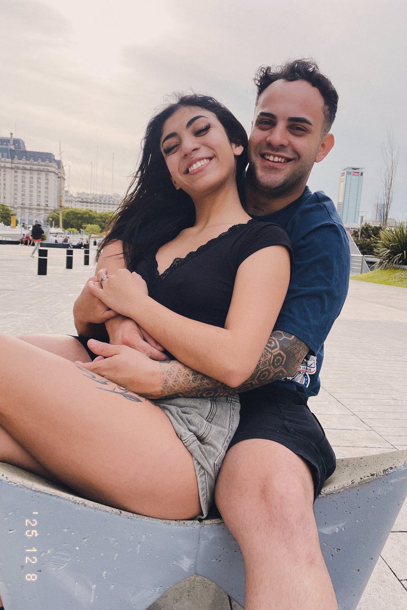 moriria por vos y viviria por esa sonrisa.
 sos mi vida gordo, prometo hacerte recordar todos los dias lo fuerte q sos. Sos todo un hombre y me sobran palabras para decirtelo💓 no dudo de nada hoy entiendo el porque si, el porque te amo. Y te voy a seguir amando.