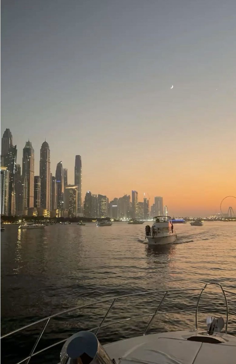 Alamira70a's tweet image. واجعلوا من رحلة العمر
إبحارًا هادئًا في بحر السلام،
فغدًا تصل السفينة إلى مرفئها الأخير
وحينها يفترق الركّاب. 

👑