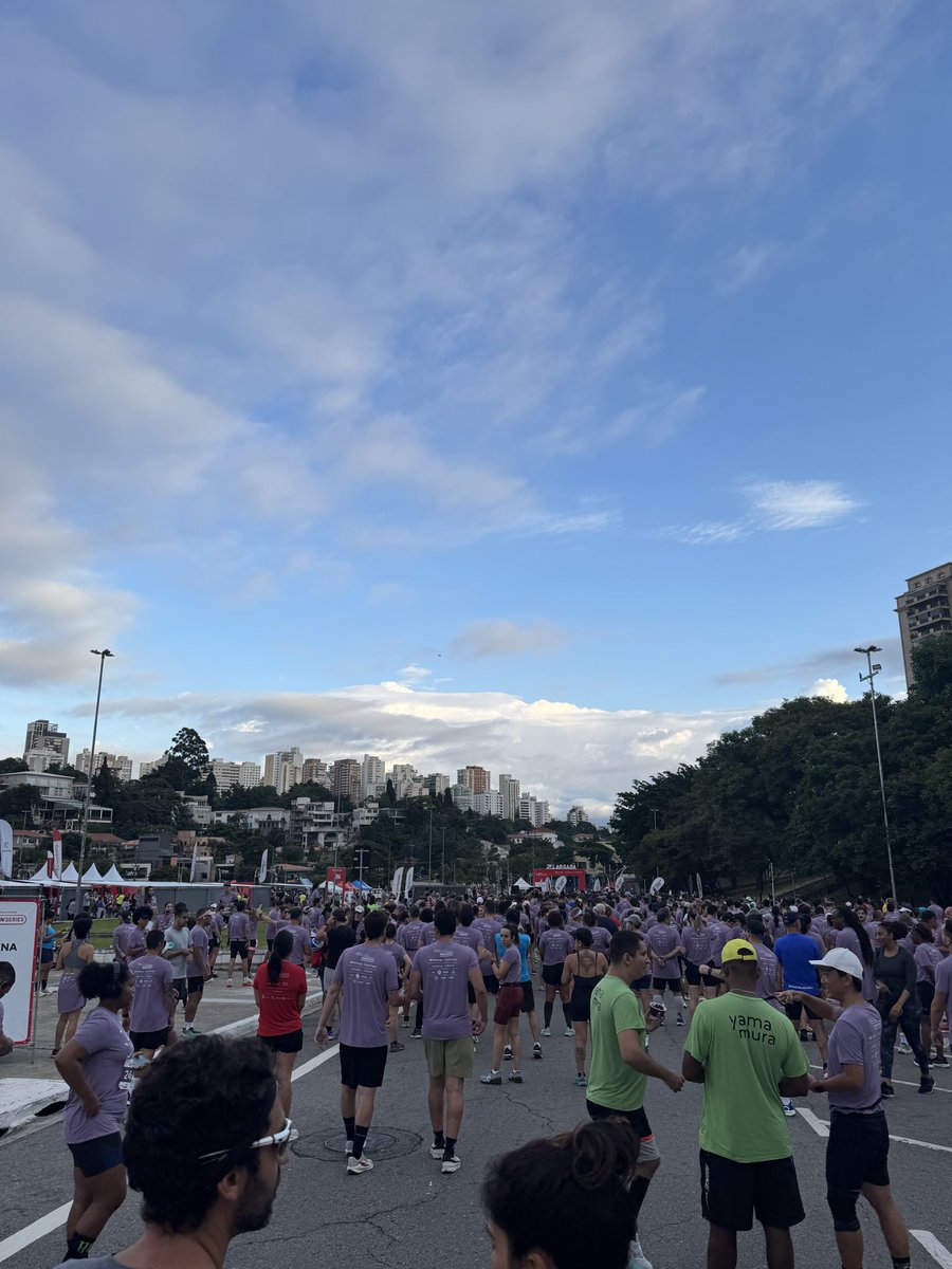 Correndo cedo para o mês começar feliz. Bom domingo!
