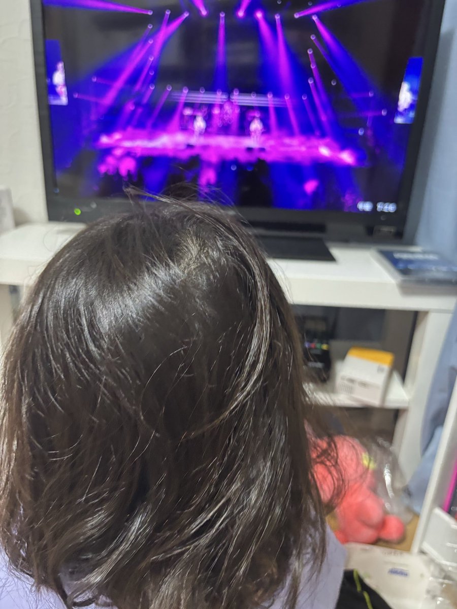 Kazuhir07877691's tweet photo. 姉妹揃って開催します〜!
って寝る部屋に勝手に持ってくな
パパも見たいんや〜!
#WANIMA
#THEJUNCTION https://t.co/HjRGyELVEf