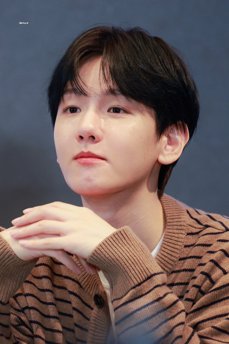 어케 ㅋㅋ 턱 쓰다듬으라고?