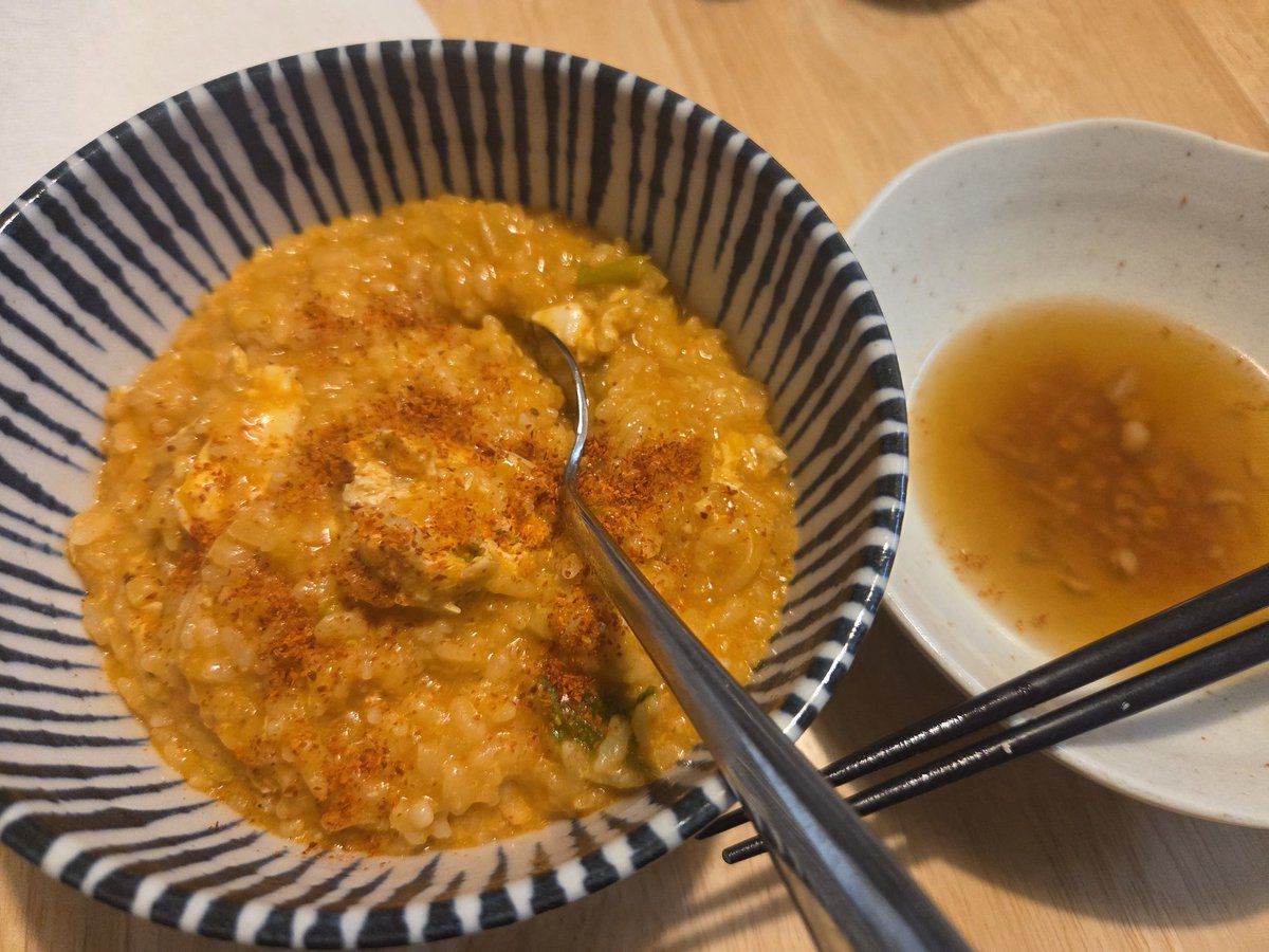 eto_jinro's tweet photo. 生姜の鶏団子、牡蠣ポン酢
出汁とスンブドゥおじや https://t.co/rFcb1XImpM