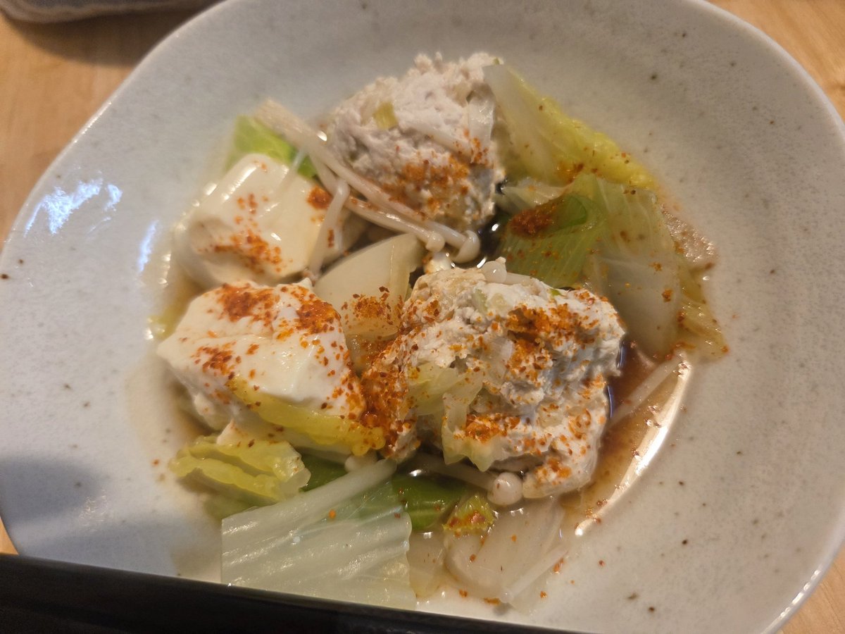 eto_jinro's tweet photo. 生姜の鶏団子、牡蠣ポン酢
出汁とスンブドゥおじや https://t.co/rFcb1XImpM