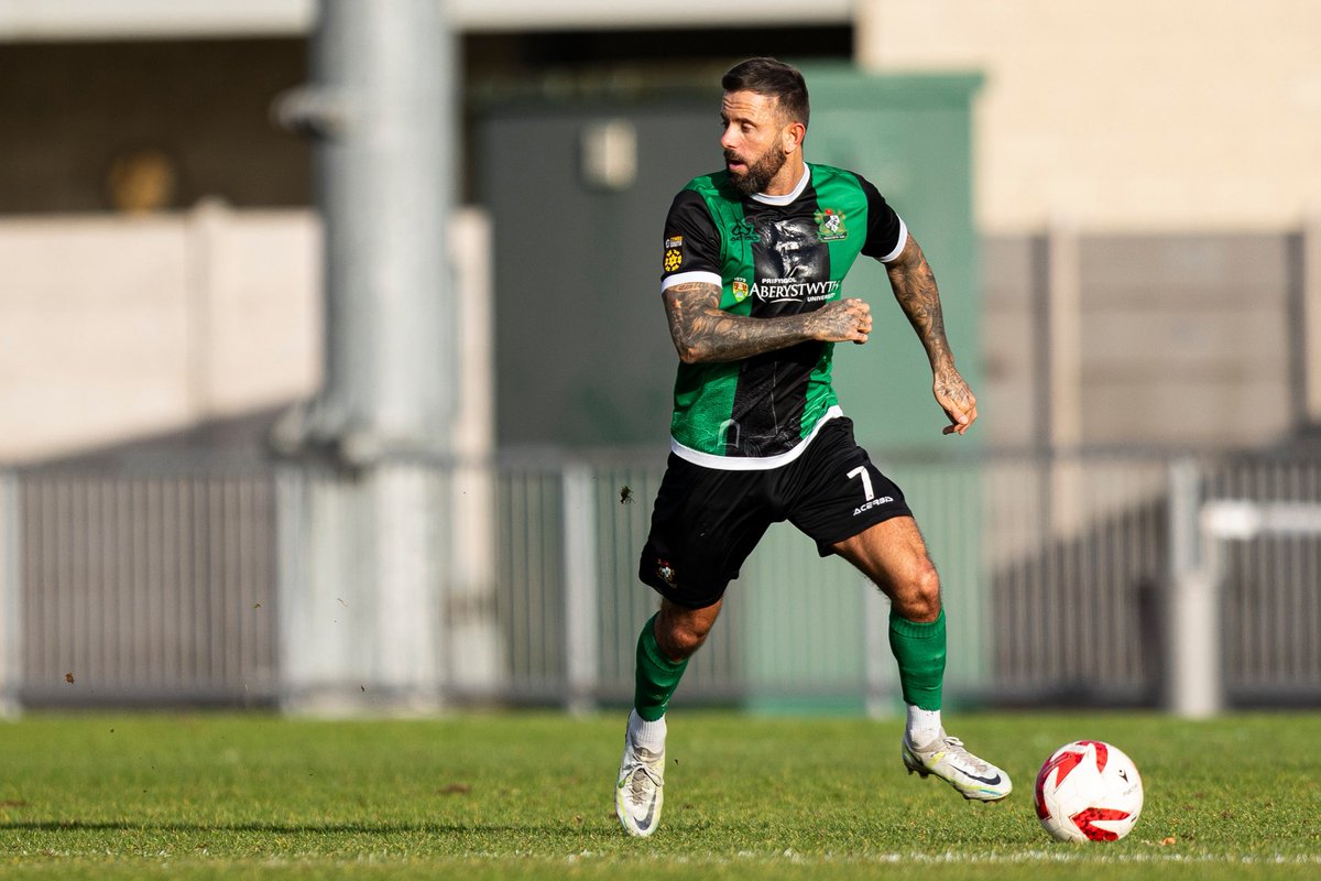 AberystwythTown's tweet photo. 3️⃣ 𝐩𝐨𝐢𝐧𝐭𝐬 𝐨𝐧 𝐭𝐡𝐞 𝐫𝐨𝐚𝐝!

The lads gave everything on the pitch, pushed on by the brilliant #GreenArmy 💚🖤

Welwn ni chi eto penwythnos nesa ym Maglan! / See you again next weekend at Baglan! 

#AberFelUn | #AberAsOne https://t.co/LjSsHo5tNJ