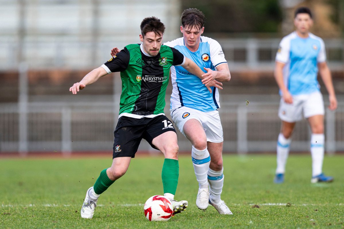 AberystwythTown's tweet photo. 3️⃣ 𝐩𝐨𝐢𝐧𝐭𝐬 𝐨𝐧 𝐭𝐡𝐞 𝐫𝐨𝐚𝐝!

The lads gave everything on the pitch, pushed on by the brilliant #GreenArmy 💚🖤

Welwn ni chi eto penwythnos nesa ym Maglan! / See you again next weekend at Baglan! 

#AberFelUn | #AberAsOne https://t.co/LjSsHo5tNJ
