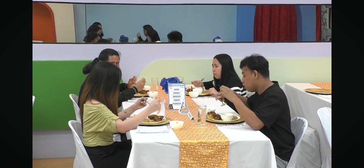 PBBabscbn's tweet photo. Ang daming customers! Good job, Housemates!

#PBBCollab20Bistro https://t.co/Xx6WrJ5p1A
