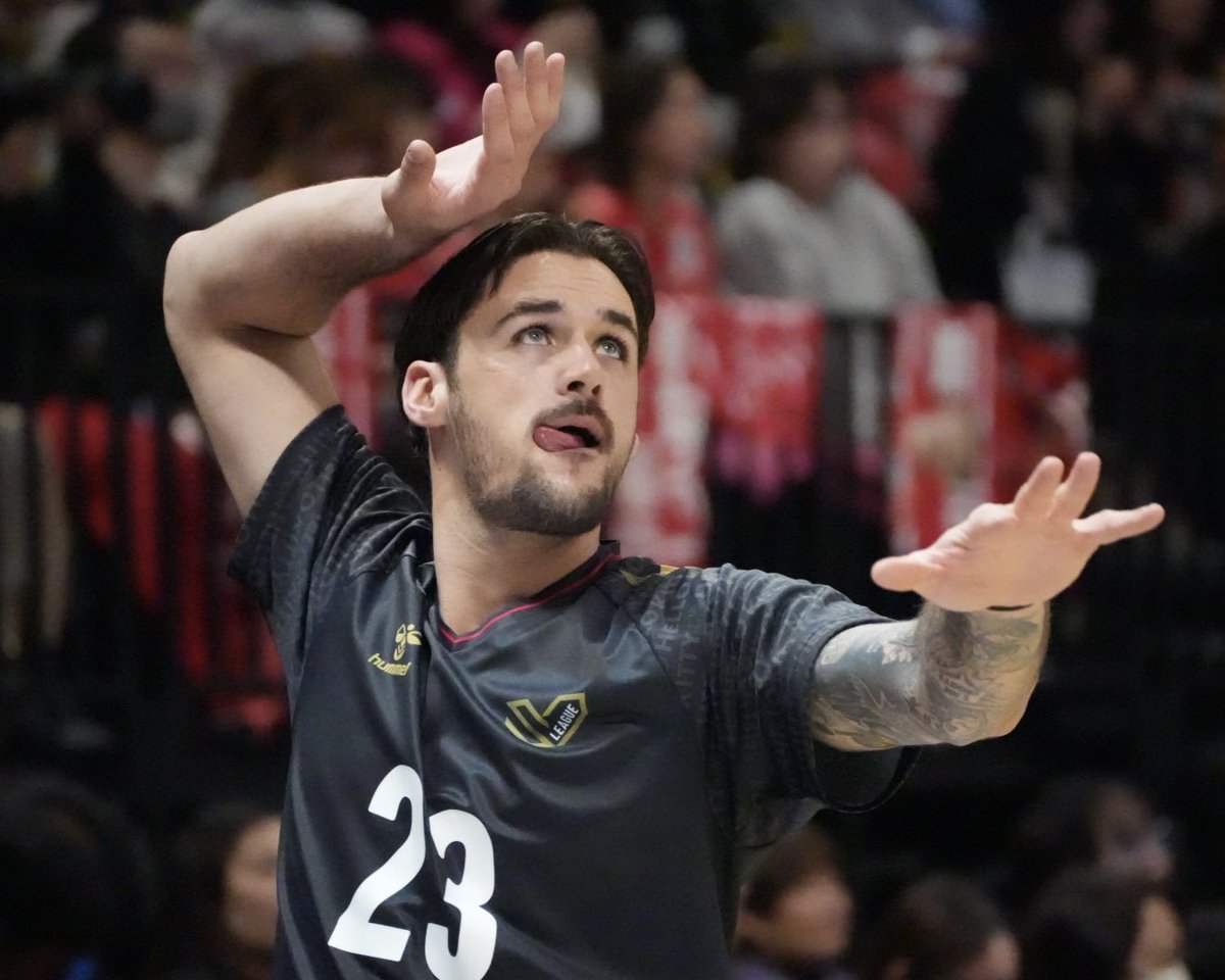 heki____volley's tweet photo. エイブリルと対人するデファルコが楽しそうすぎて始まる前からやばかった🤦‍♀️🤦‍♀️ https://t.co/AcpcO1uOT0