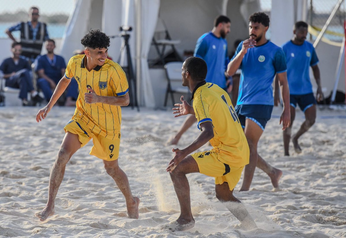 توّج عضو الاتحاد السعودي لكرة القدم نعيم البكر، والرئيس التنفيذي للهيئة الملكية بينبع المهندس عبدالهادي الجهني، فريق التعاون بطلًا للدوري السعودي الممتاز لكرة القدم الشاطئية🏆⚽.
وحسم التعاون اللقب للموسم الثاني على التوالي بعدما تصدّر الترتيب برصيد 39 نقطة من 13 فوزًا وخسارة