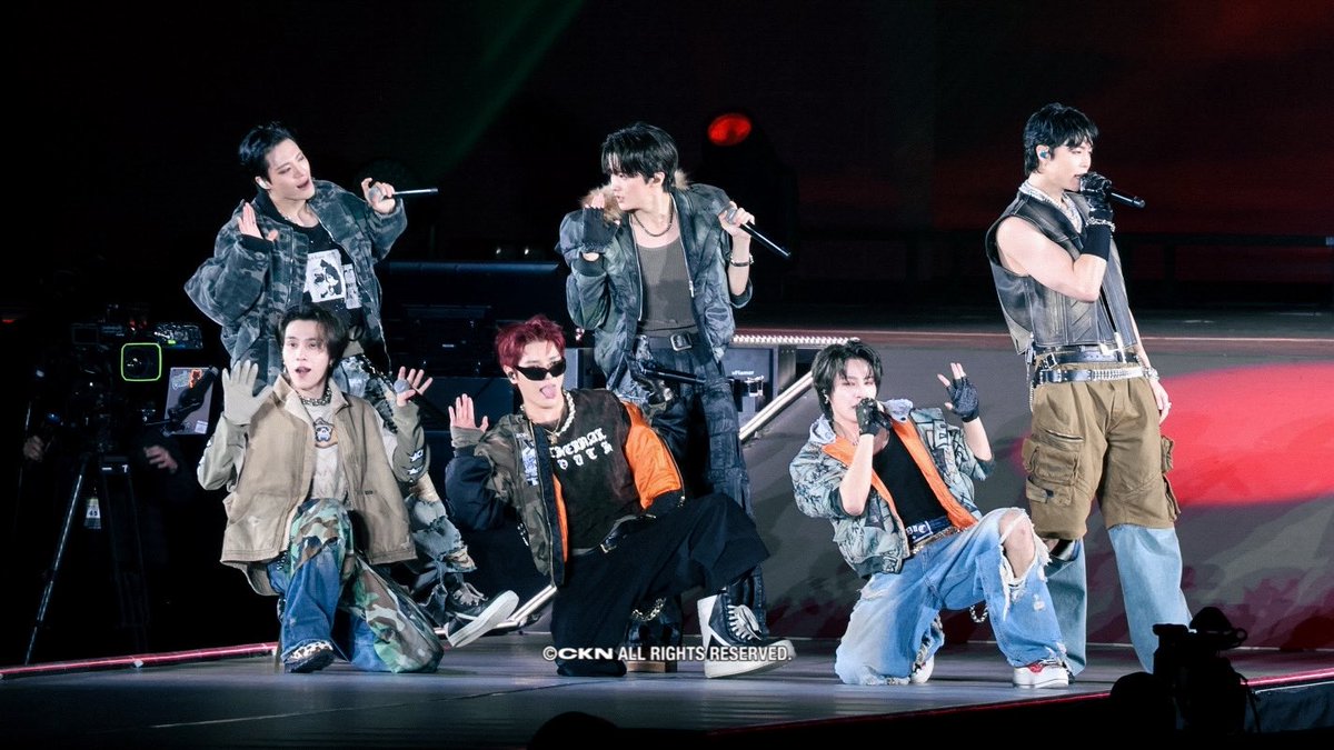 coolkidnight tweet media