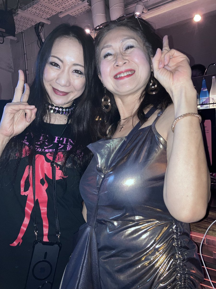 昨夜のピンク御殿🩷踊りの写真撮るのは難しいのだけど、今回わかみほちゃんを上手く撮れた❣️🥰