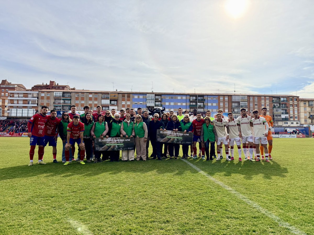 TeruelCd's tweet photo. 💚 El símbolo que nos une. @ContraCancerEs 

#TeruelMurcia https://t.co/DbbCxd7a67