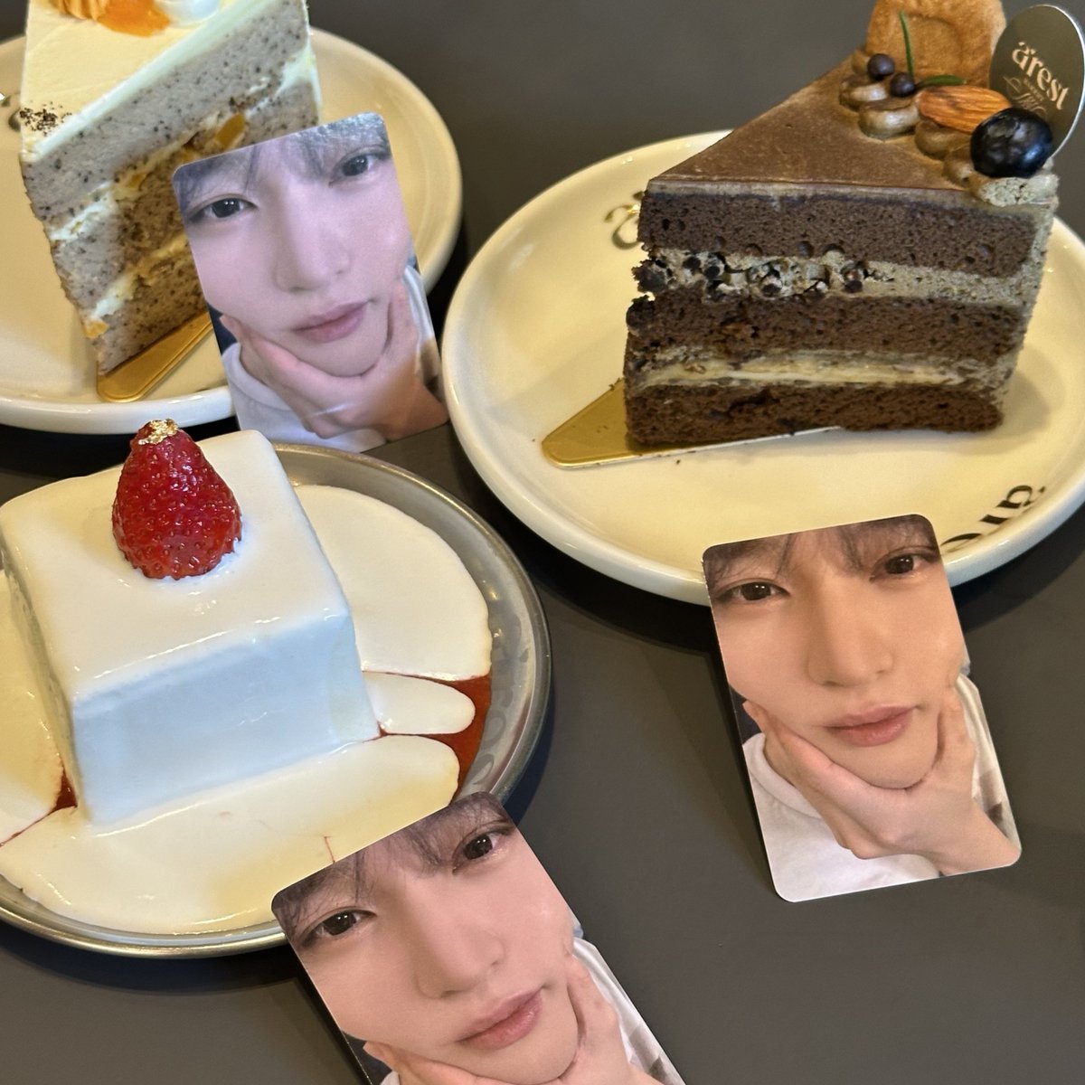 eiljeno's tweet image. 🍰🍓🍕🍝