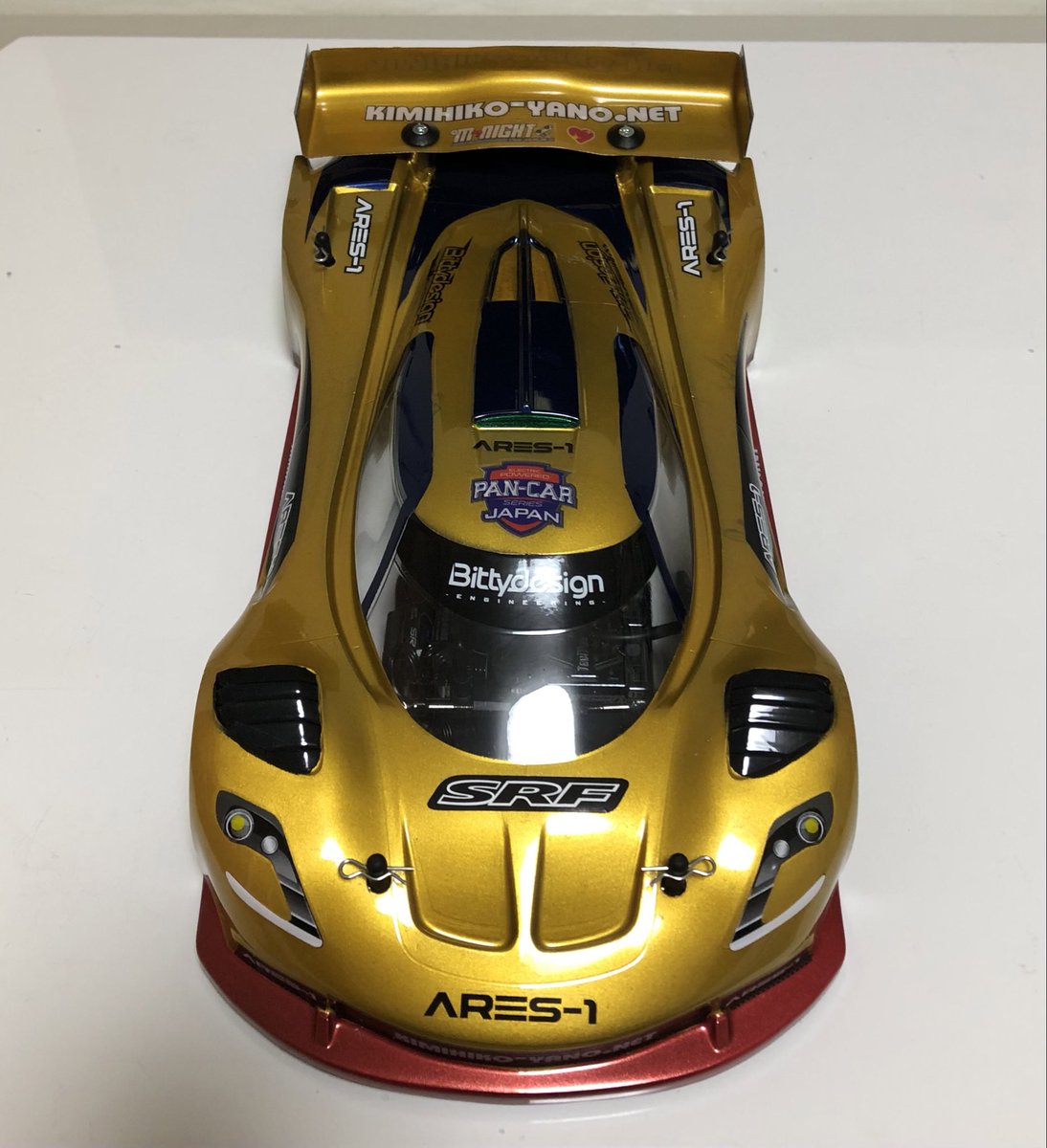 oakley_moty's tweet photo. 12GT-F用 ボディ完成🤩
失敗はデカールで誤魔化したwww

今回はBittydesign ARES-1を選択し
カラーはいつもの百式風

タミヤのゴールドは相変わらず黄色っぽい

次はシャンパンゴールドでやってみようかな👑

#12GTF
#百式
#Bittydesign https://t.co/iQsZ7rgMdW