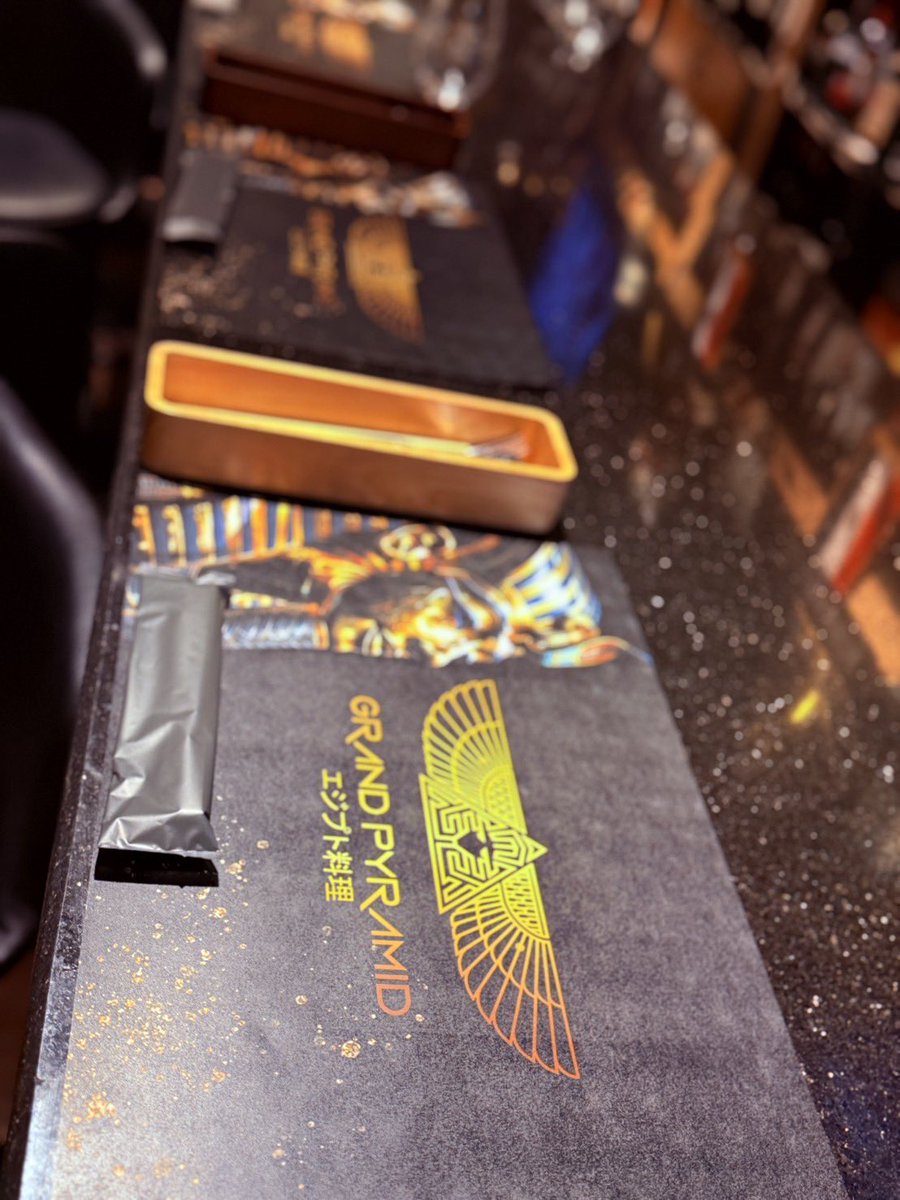 Grand_Pyramid's tweet image. 本日より、レストラン名を「Grand Pyramid（グランド・ピラミッド）」に変更いたしました。

新しい名前、新しいデザイン、そしてより洗練された空間へ。
変わらないのは、本場エジプト料理への情熱と味 🇪🇬✨
Grand Pyramidで、進化したエジプトの食体験をお楽しみください
#グランドピラミッド