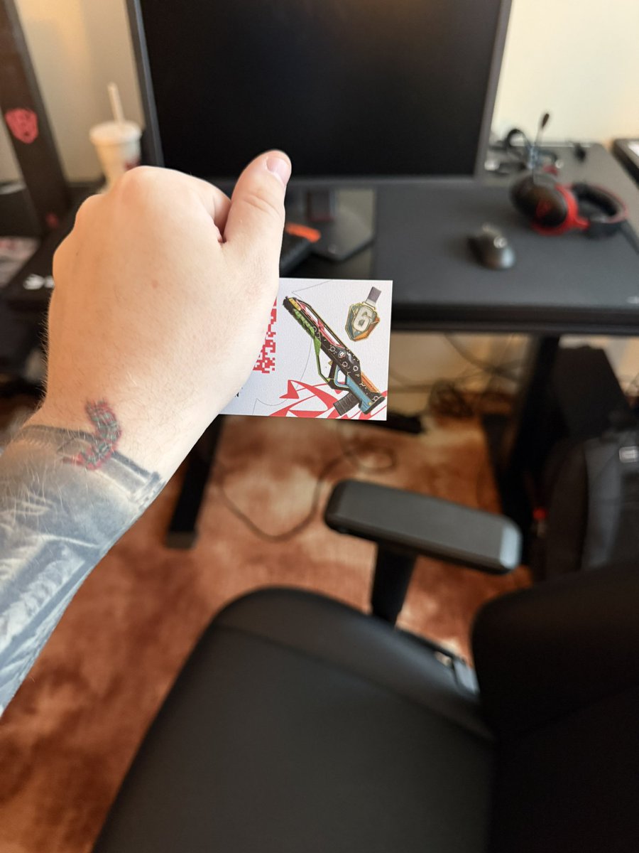 Giving away SI skin and charm 

Follow <a href="/Doki_R6/">G2 Doki</a> 
Repost 
Comment #G2Win 

Winner tomorrow before our game