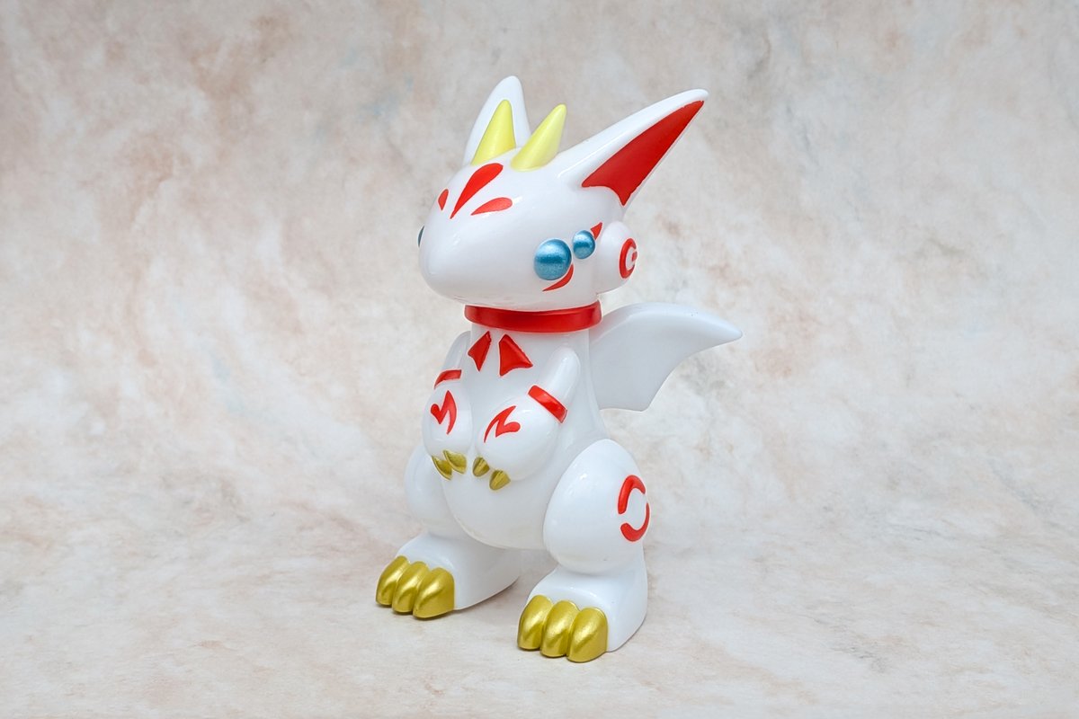 ワンフェスから販売開始のドラネッツ 幼竜型 白狐カラーです！ 狐面を