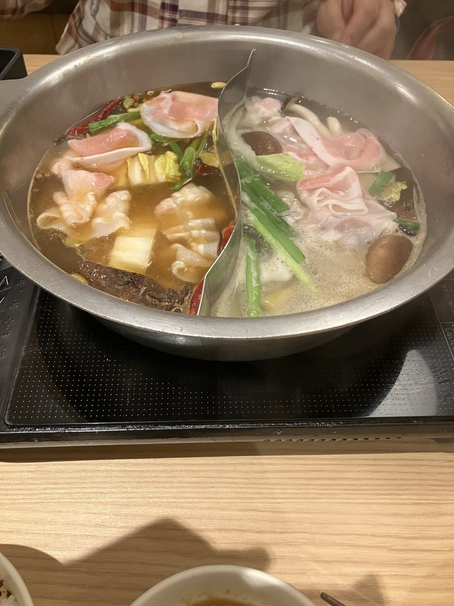 ue_48_yohane's tweet photo. 肉食べたいなってなって背徳のフェアやってたから金沢フォーラスのしゃぶ葉来たらそもそも店舗的にやってない？？ https://t.co/n8qNoAHDtw