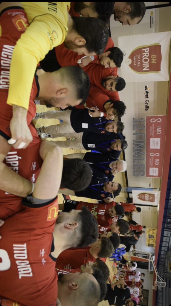 Vaya banda <a href="/juan_andreu85/">Juan Andreu</a> … lo de ayer lo hizo esta banda ?? En serio ?? 
<a href="/bm_prointegrada/">Cajasol Sevilla BM Proin</a>