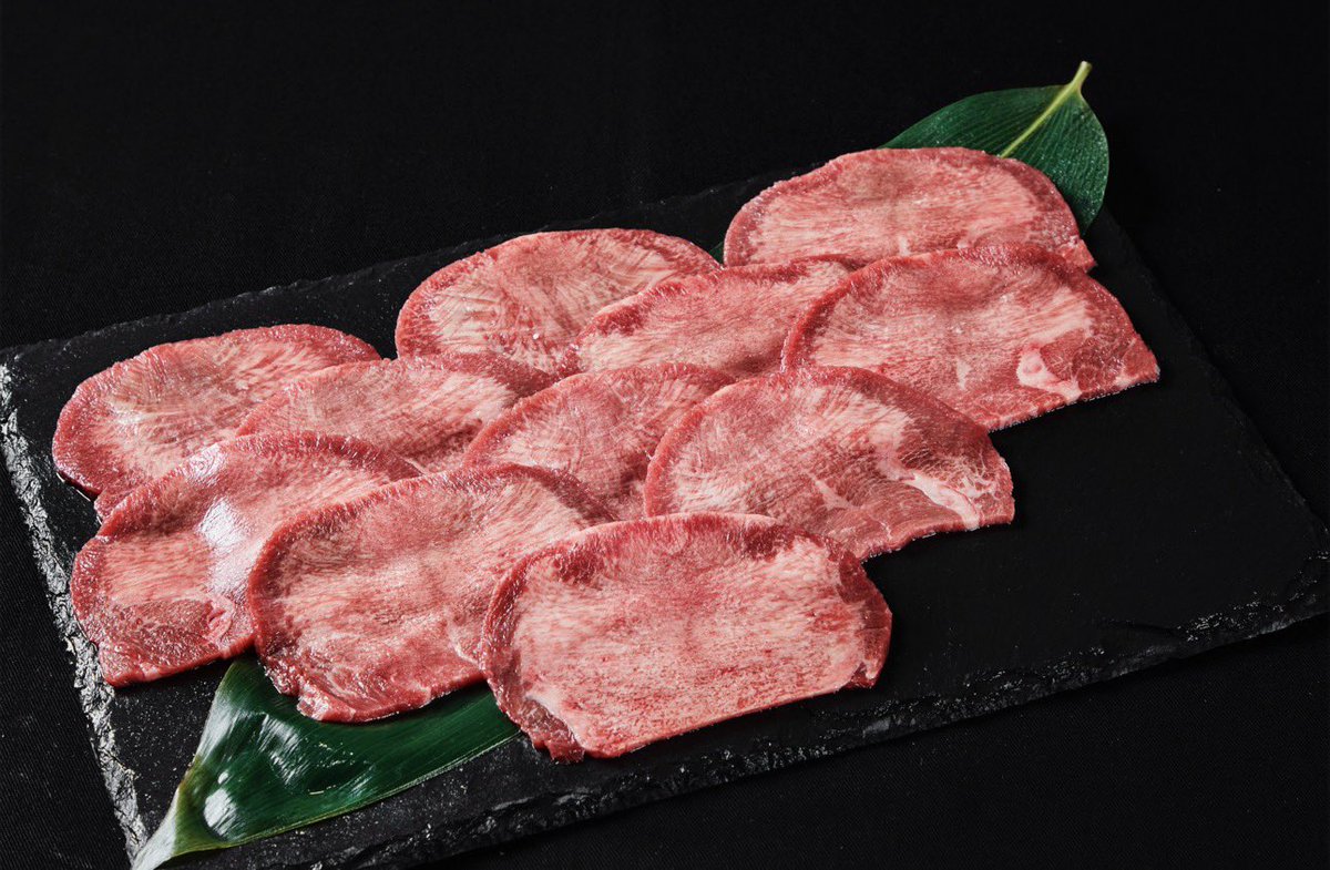 sakamoto_029's tweet photo. …そういえば、
子どもたちにまだ言ってなかったなぁ…と思って。

「お母さん、肉屋辞めるんよー」って伝えたら、
返ってきた第一声がまさかの👇

「えっ……
あのハラミと牛タン、食べれんくなるん？？」

そこ！？🤣
心配とかじゃなくて、まず肉⁉️
さすが我が子。

というわけで、
皆さまもぜひハラミと牛タン、今のうちに🤗

✔︎ 我が家の子ども公認
✔︎ うちの子のイチオシ
✔︎ 大人も子どももだいたい黙るやつ

気になる方はお早めにどうぞ🥩
明日もご来店お待ちしてます🙇‍♀️
#岡山 #坂本精肉店 #上タン #上ハラミ