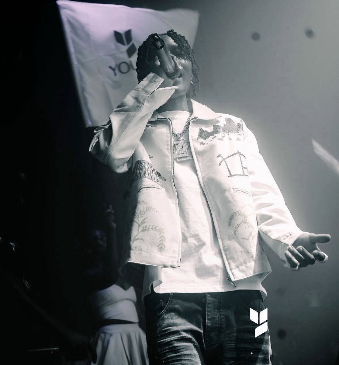 GodsChosennn's tweet photo. If Zino has 1000 fans, I am there 
If Zino has 100 fans, I am there 
If Zino has 10 fans, I am there
If Zino has 1 fan, that's me
If Zino has 0 fans, I am de@d
If the world is against Zinoleesky, I am against the world 🌎 

No matter what happens today 
We stand with ADIGUN 4L 👿 https://t.co/RKguA50AJo