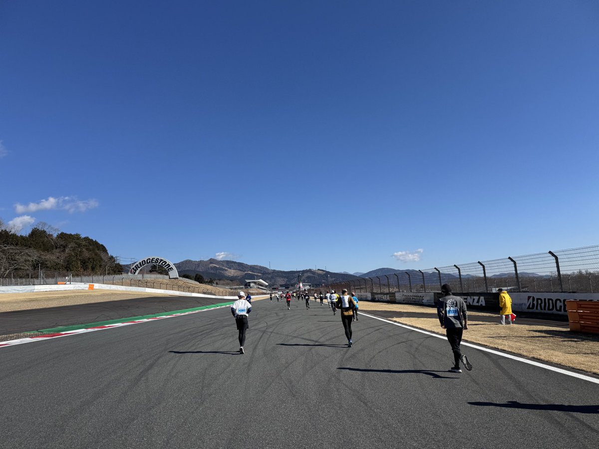 富士マラソンフェスタ
2周してきたけどまだ行けたわ！！！！！
天気も良くて寒くなかったから良かった
来年も出ちゃおうかなーー