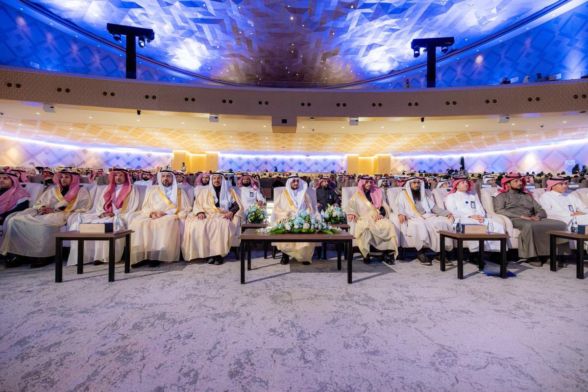 QassimUniv1's tweet photo. رعى سعادة رئيس #جامعة_القصيم أ.د. محمد بن فهد الشارخ #ملتقى_التحول_الرقميQU، الذي نظمته عمادة التعلم الإلكتروني وتقنية المعلومات، لتسليط الضوء على تجربة التحول الرقمي بالجامعة ومنجزاتها وأثرها في تحسين جودة الخدمات. https://t.co/mZJbvj6KiW