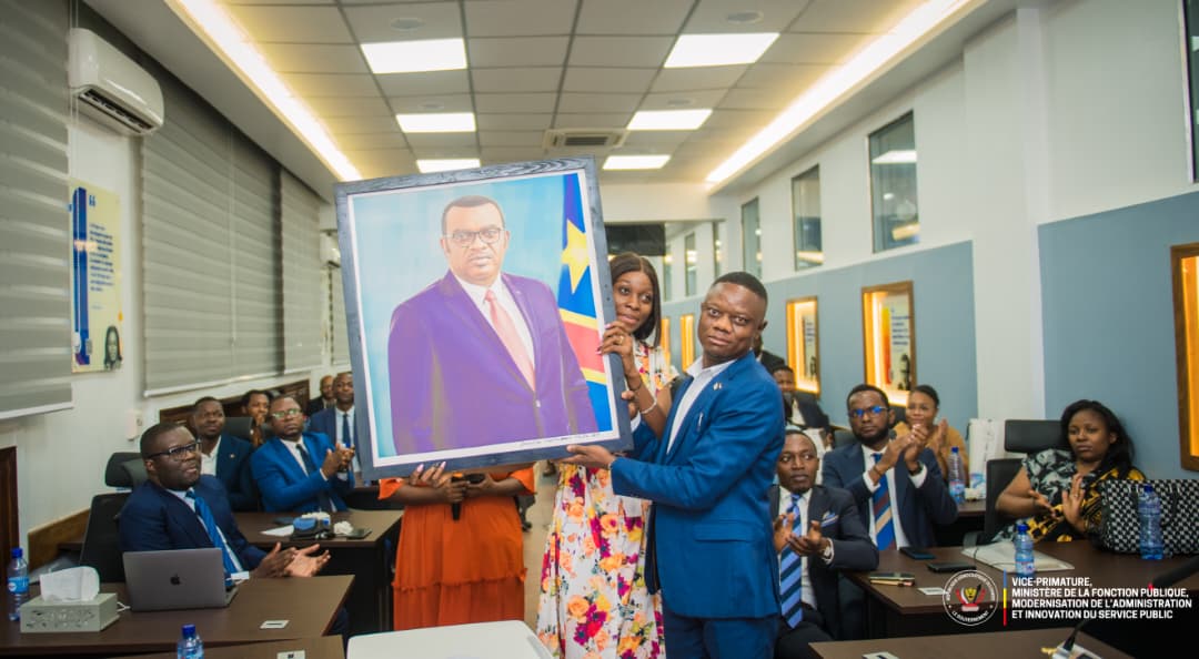 Devant Son Excellence Monsieur le Vice-Premier Ministre, Ministre de la Fonction publique, nous avons exposé la vision que nous portons de notre carrière au sein de l’administration publique congolaise, pour laquelle nous avons été formés à l’ENA-RDC 
1/2