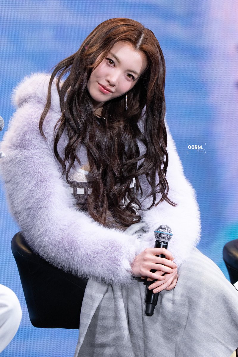 00rm.record tweet media