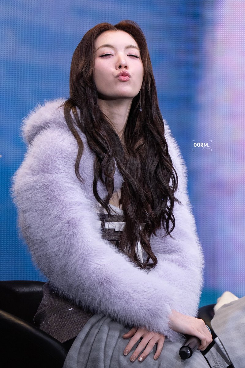 00rm.record tweet media