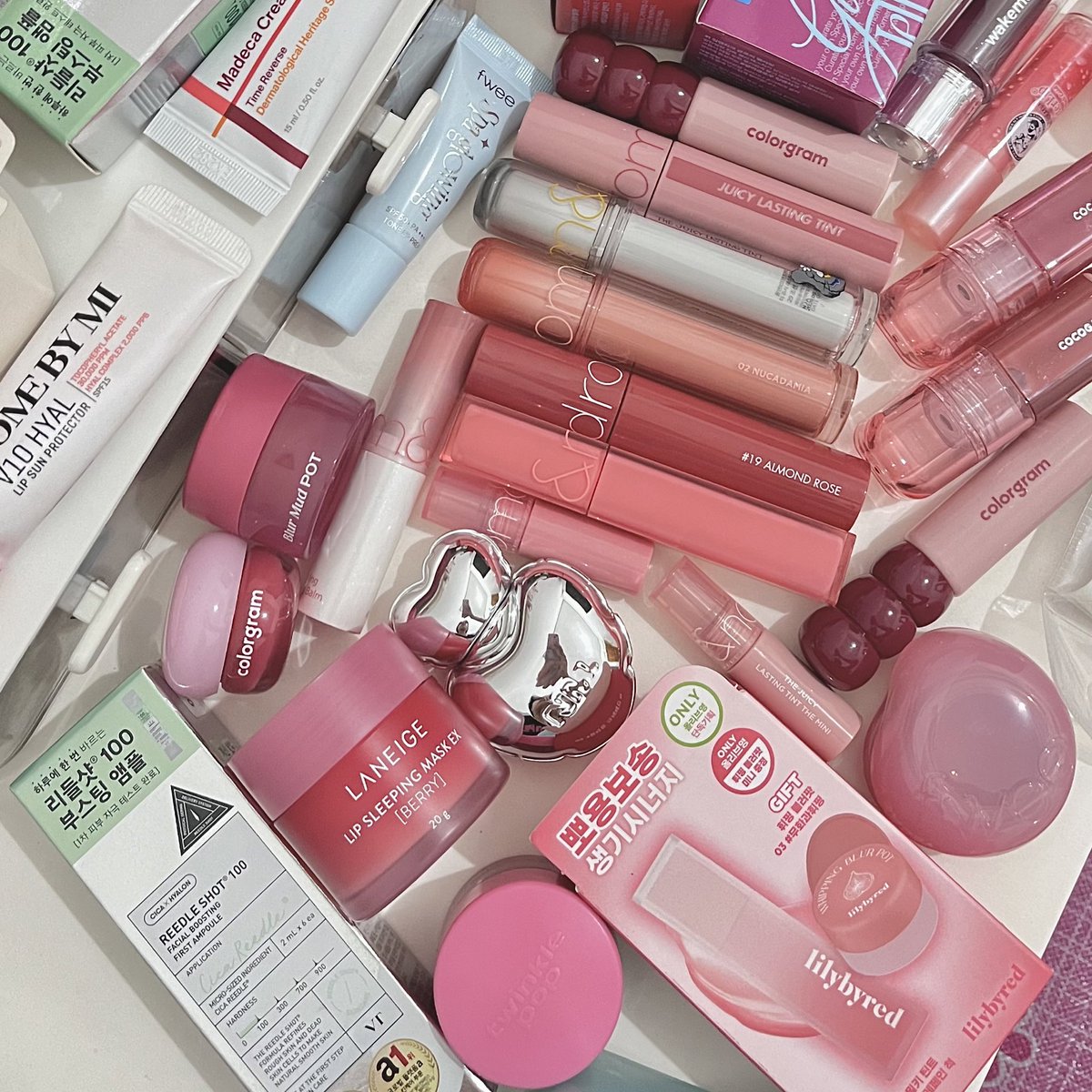 berryliens's tweet photo. pretty lippies https://t.co/M3yzKLSrJe