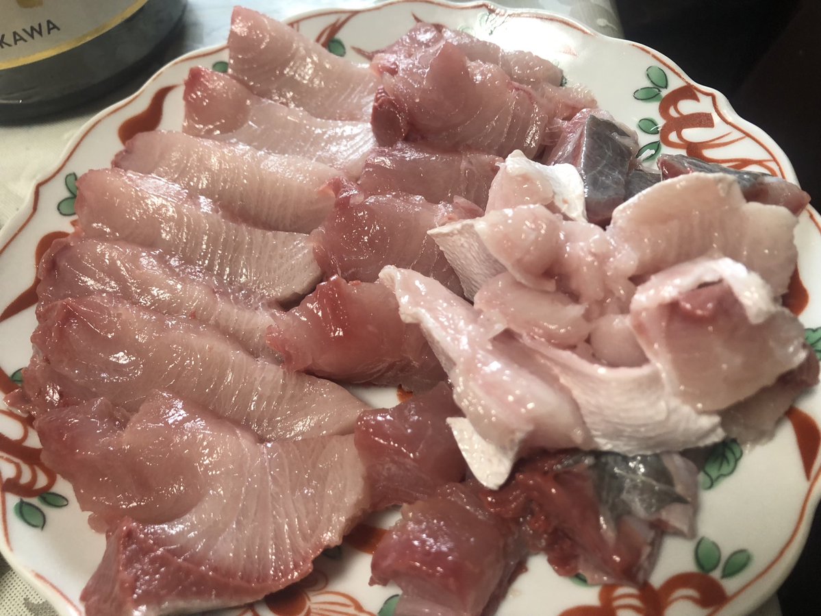 #1月のキャンプを写真4枚で振り返る
　
正月3.4日に佐賀県唐津市 波戸岬でキャンプ
　
焚火しながら鰤刺身と燗酒を♫
刺身を焚火で炙っても美味でした👍
　
2026年も酒キャンプ満喫します😆