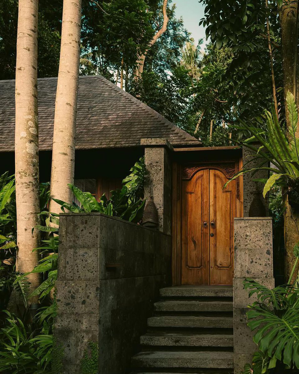 Intermoodd's tweet photo. A private tropical villa in Bali, featuring elegant design and soothing natural surroundings https://t.co/AdSyxoZb8Y