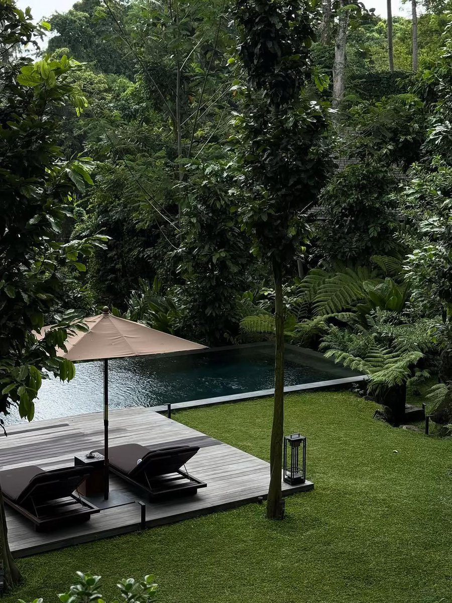 Intermoodd's tweet photo. A private tropical villa in Bali, featuring elegant design and soothing natural surroundings https://t.co/AdSyxoZb8Y