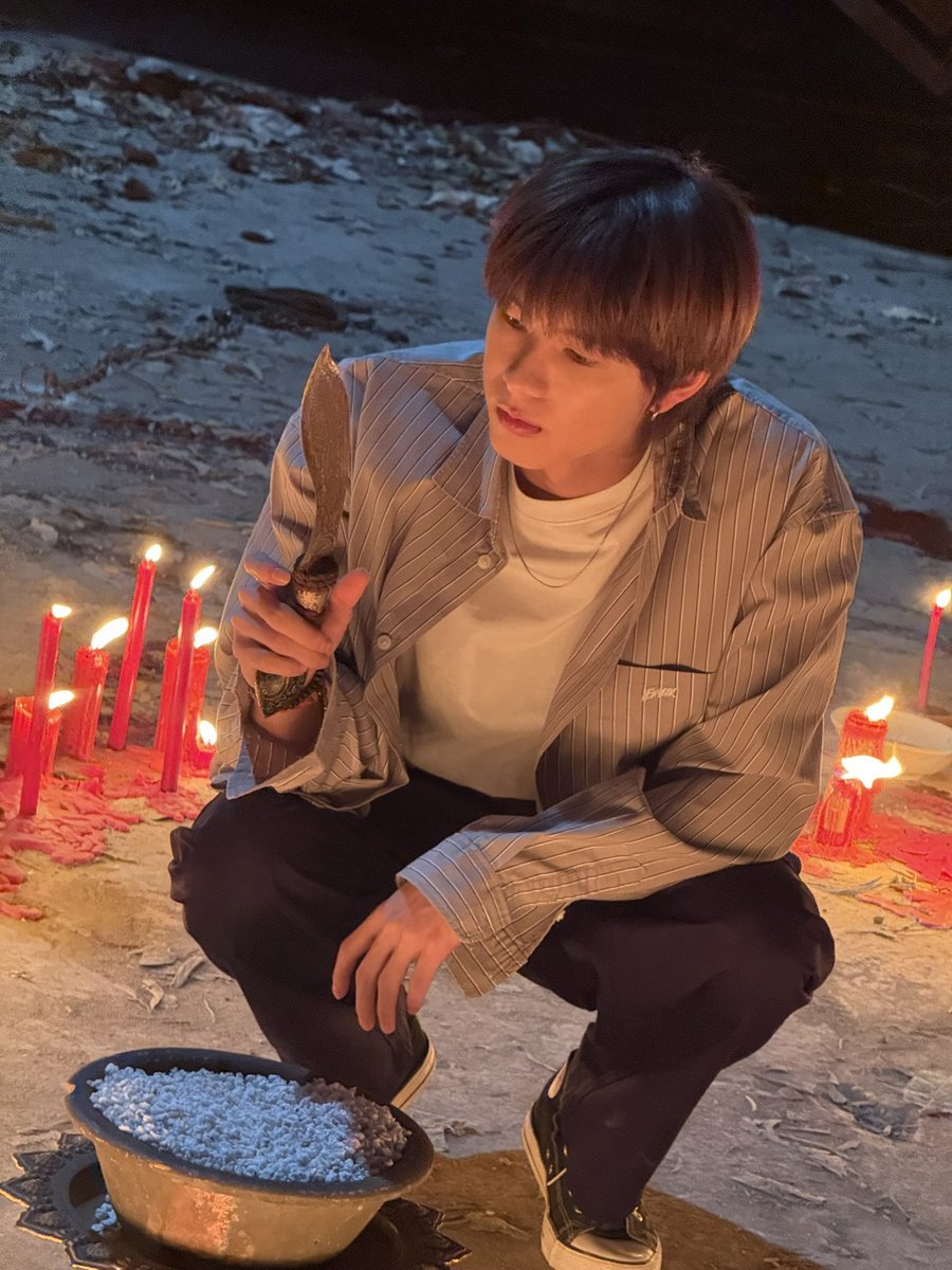 ppoohkt's tweet image. ธูป ธามวัต สันตะสกล
เด็กตาสองสี เห็นผี ไม่เคยได้ใช้ชีวิตเหมือนคนอื่น 
ขอบคุณตัวละครนี้ที่สู้และก้าวข้ามผ่านความกลัวทุกๆอย่าง พูห์ดีใจที่ได้ร่วมการเดินทางครั้งนี้ก้าวข้ามผ่านสิ่งต่างๆไปพร้อมกับธูป และขอบคุณทุกตัวละครที่ทำให้ชีวิตของธูปกับพูห์สมบูรณ์แบบในการเดินทางที่ชื่อ…