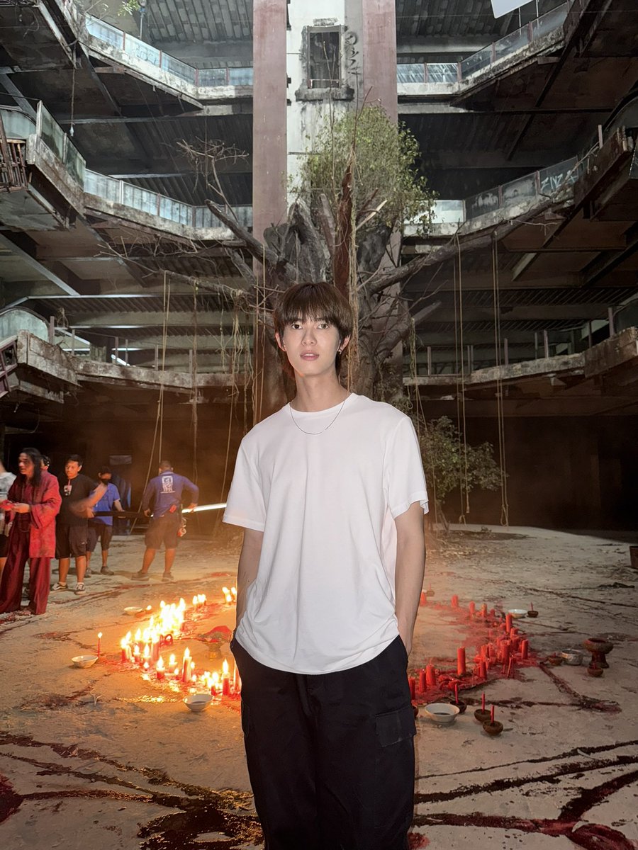 ppoohkt's tweet image. ธูป ธามวัต สันตะสกล
เด็กตาสองสี เห็นผี ไม่เคยได้ใช้ชีวิตเหมือนคนอื่น 
ขอบคุณตัวละครนี้ที่สู้และก้าวข้ามผ่านความกลัวทุกๆอย่าง พูห์ดีใจที่ได้ร่วมการเดินทางครั้งนี้ก้าวข้ามผ่านสิ่งต่างๆไปพร้อมกับธูป และขอบคุณทุกตัวละครที่ทำให้ชีวิตของธูปกับพูห์สมบูรณ์แบบในการเดินทางที่ชื่อ…