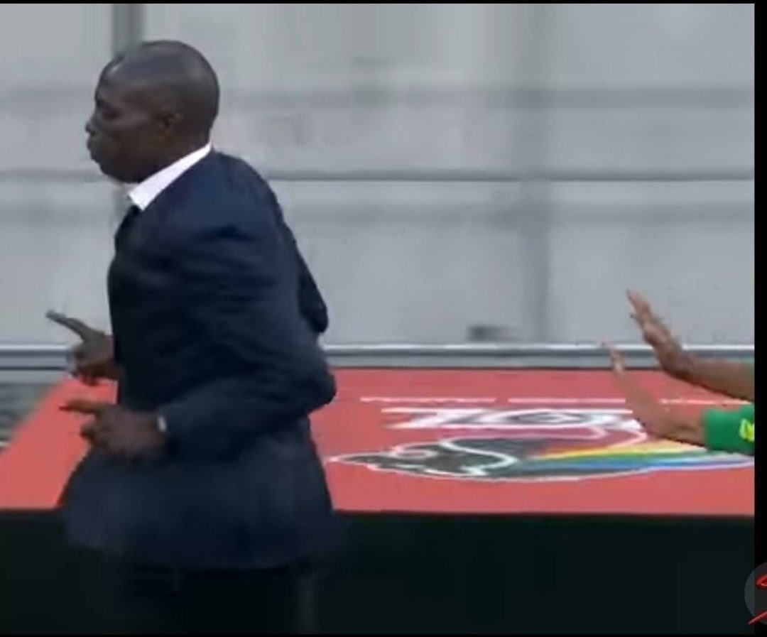 sleendeel's tweet image. Me running to delete a tweet because men agree with me😭😭😭😭