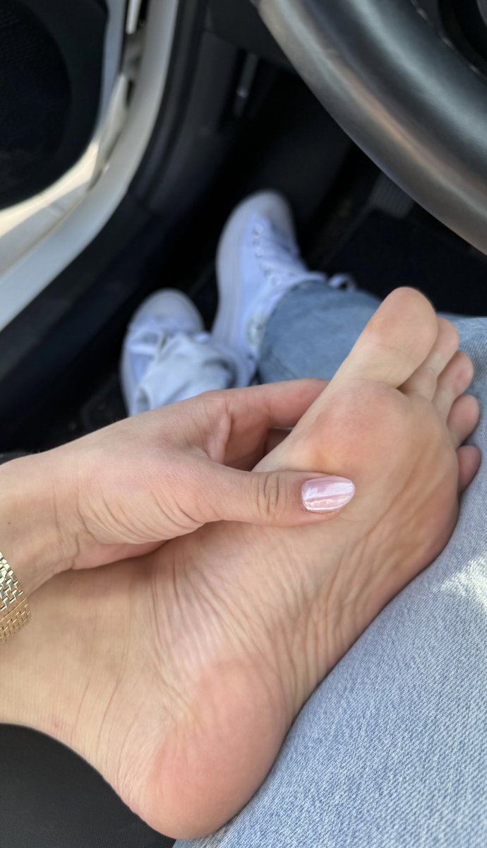 EddaFindom tweet media