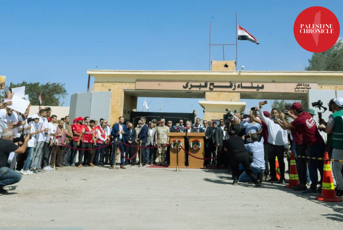 PalestineChron's tweet image. #Rafah reopens under a limited trial amid uncertainty, as #Gaza officials warn of delays, political pressure, and a deepening medical crisis.

Read key developments and full story here: 

palestinechronicle.com/limited-rafah-…