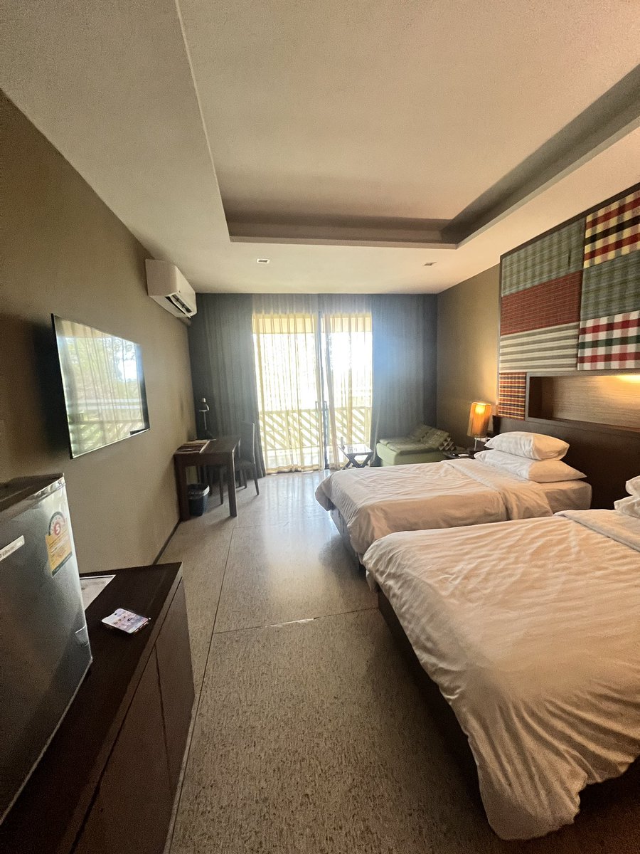 santapen tweet media