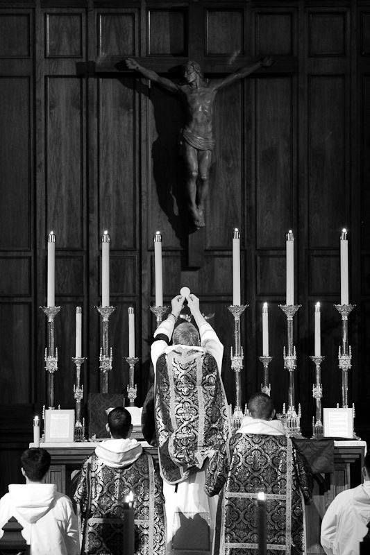 PrayTheRosary's tweet photo. Go To Holy Mass ✝️ Blessed Sunday https://t.co/RrcMby5KZP