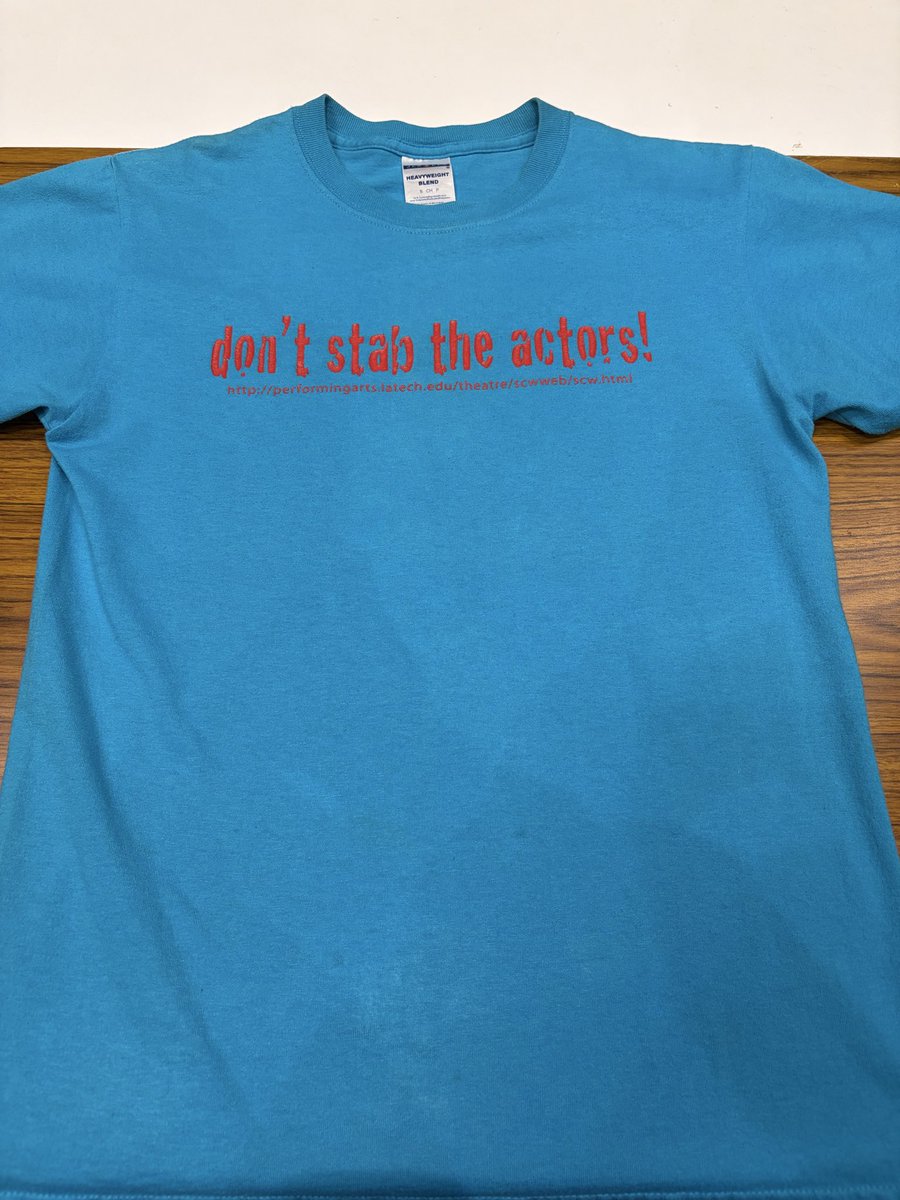 _nyask's tweet photo. indoor fish #0 ありがとうございました！はっぴー！
クソどうでもいいけど会場で購入したTシャツを載せておきます。
演者を刺すのはやめてください。 https://t.co/vInrvGmUis