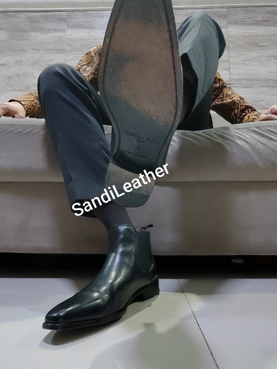 SandiLeather's tweet photo. Clean and lick https://t.co/7h6Nb3sNtH