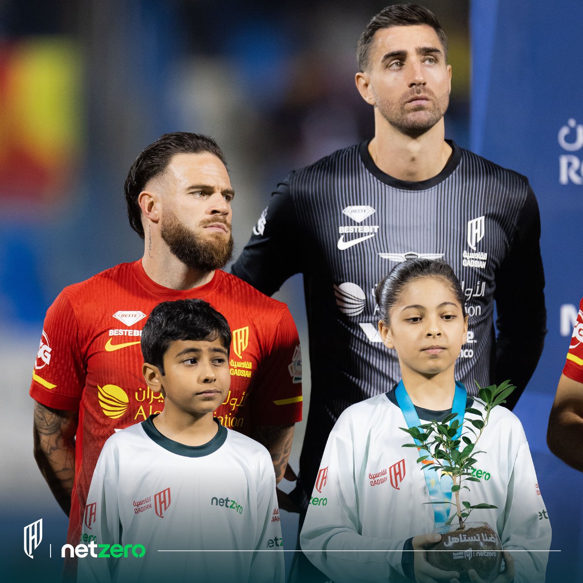 netzero_sa's tweet image. لأن الاستدامة تبدأ بالوعي، نفخر بتدشين مبادرة #أرضنا_تستاهل للتشجير الذكي بالشراكة مع نادي القادسية @Alqadsiah  كأول مبادرة بيئية توعوية تنطلق من أرض الملعب إلى المجتمع، دعمًا لمستهدفات #البرنامج_الوطني_للتشجير، وتماشيًا مع تطلعات #السعودية_الخضراء.