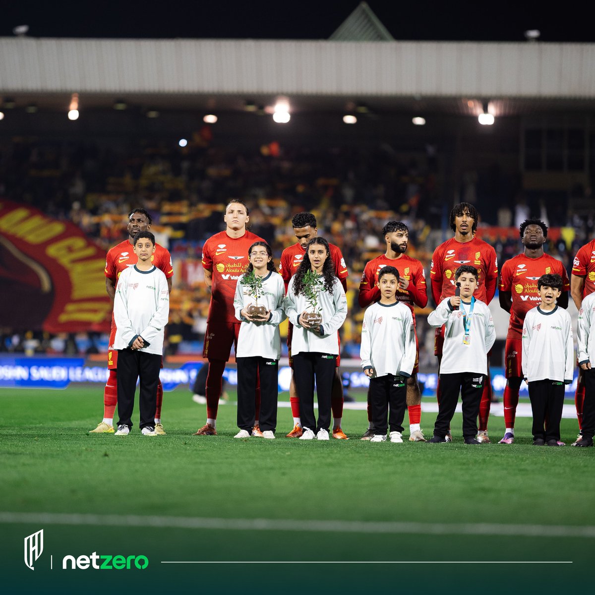 netzero_sa's tweet image. لأن الاستدامة تبدأ بالوعي، نفخر بتدشين مبادرة #أرضنا_تستاهل للتشجير الذكي بالشراكة مع نادي القادسية @Alqadsiah  كأول مبادرة بيئية توعوية تنطلق من أرض الملعب إلى المجتمع، دعمًا لمستهدفات #البرنامج_الوطني_للتشجير، وتماشيًا مع تطلعات #السعودية_الخضراء.