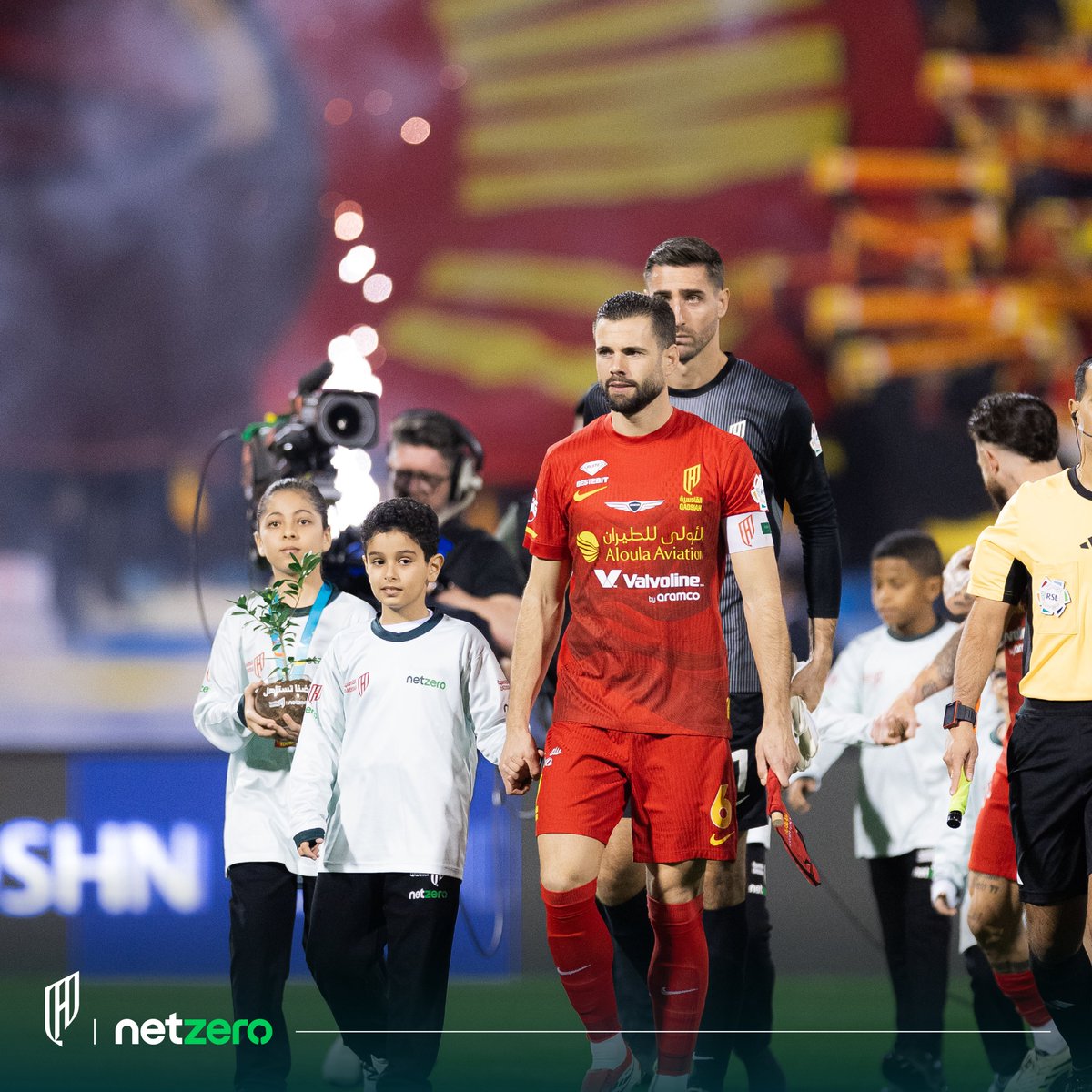 netzero_sa's tweet image. لأن الاستدامة تبدأ بالوعي، نفخر بتدشين مبادرة #أرضنا_تستاهل للتشجير الذكي بالشراكة مع نادي القادسية @Alqadsiah  كأول مبادرة بيئية توعوية تنطلق من أرض الملعب إلى المجتمع، دعمًا لمستهدفات #البرنامج_الوطني_للتشجير، وتماشيًا مع تطلعات #السعودية_الخضراء.