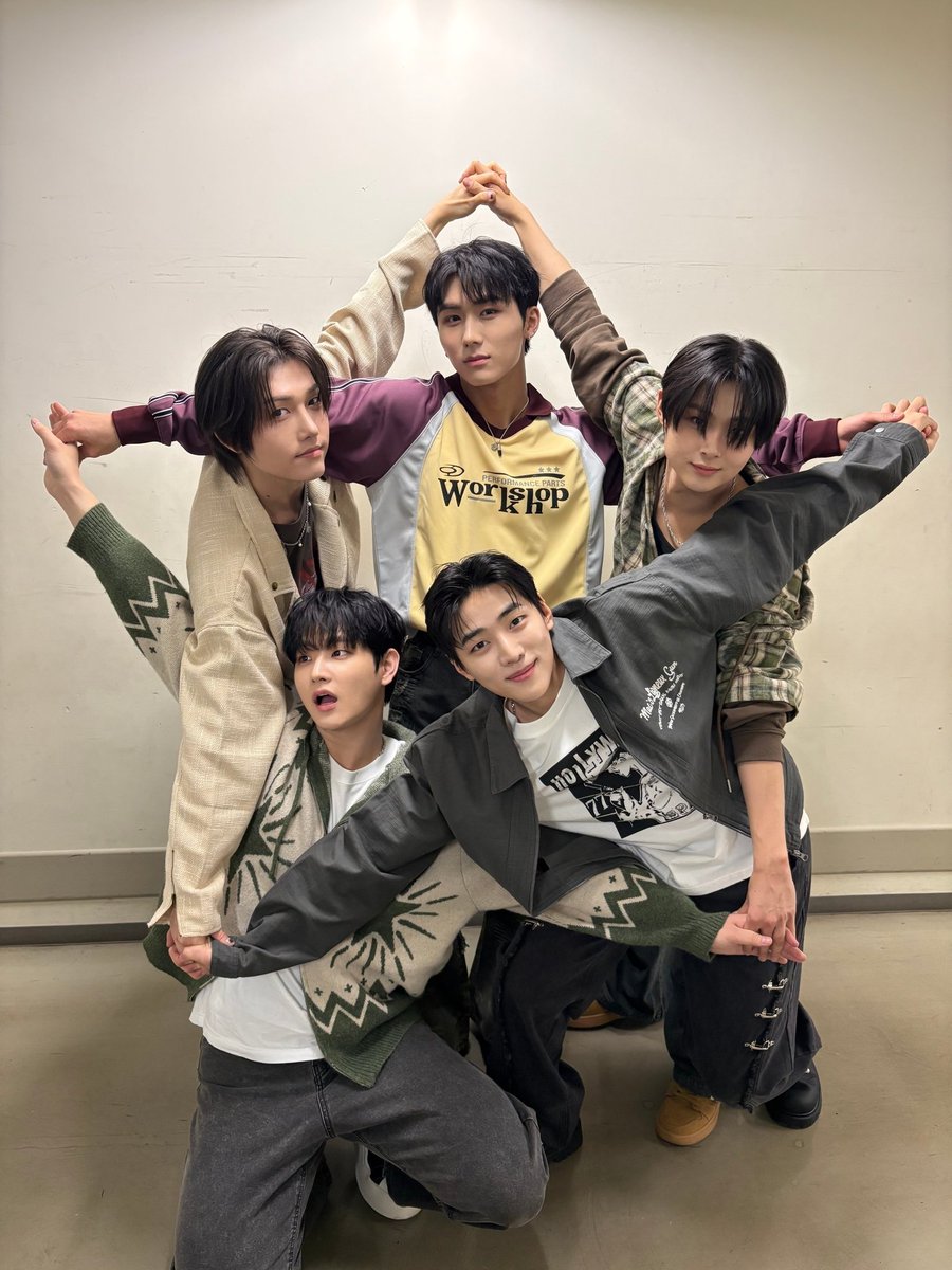 [📸] 260201

3일동안 일본에서 함께해준 아리들 너무 고마워요!
우리 또 즐겁게 놀자 😄

3日間、日本で一緒に過ごしてくれたアリたち、本当にありがとうございます！
私たちまた楽しく遊ぼう😄

#DKZ #디케이지