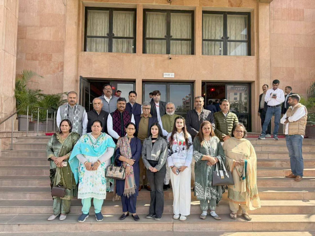 BBBatra's tweet photo. हरियाणा विधानसभा की सरकारी आश्वासन समिति के माननीय सदस्यों के साथ राजस्थान विधानसभा का अध्ययन दौरा किया !
इस दौरान राजस्थान विधानसभा के माननीय स्पीकर श्री वासुदेव देवनानी जी से शिष्टाचार भेंट हुई !! https://t.co/lnUuTk2SbB